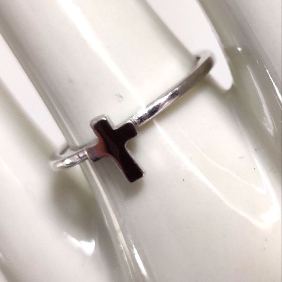 Sterling Silver Cross Ring - Picture 4 of 16